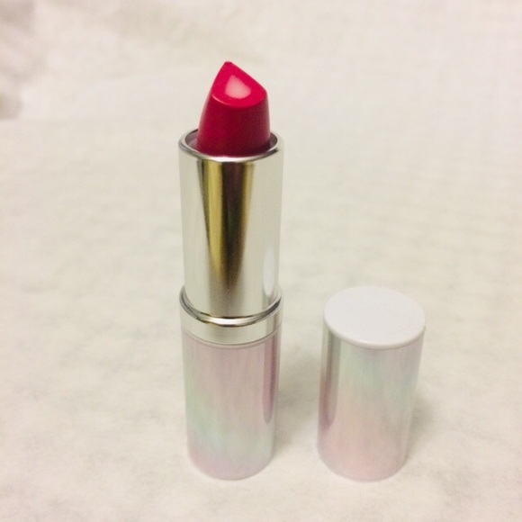 Clinique Dramatically Different Lipstick - Picture 2 of 2